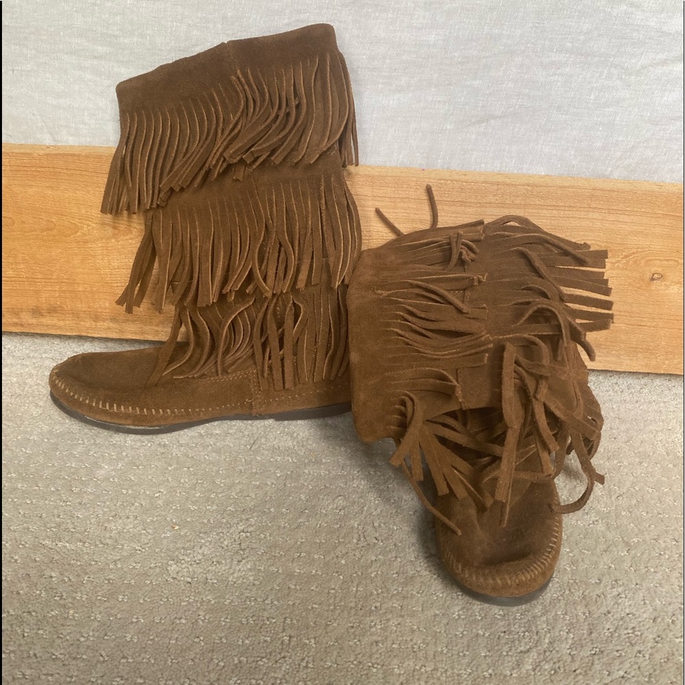 Minnetonka fringe suede boots